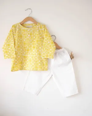 I want to be like grandpa’ kurta pajama set in yellow moon chase hand block printl